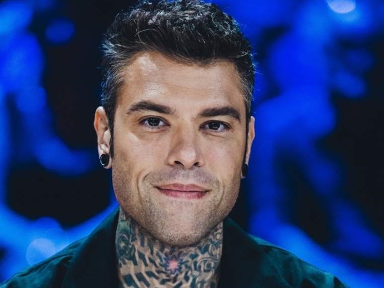 Fedez operato per un’altra ulcera. Dimissioni “non imminenti”