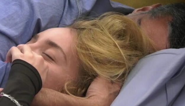 “Grande Fratello”, tra Massimiliano Varrese e Heidi sono baci e coccole