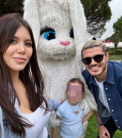 Wanda Nara, party rosa a Istanbul con la family: “Io e Icardi stiamo bene”