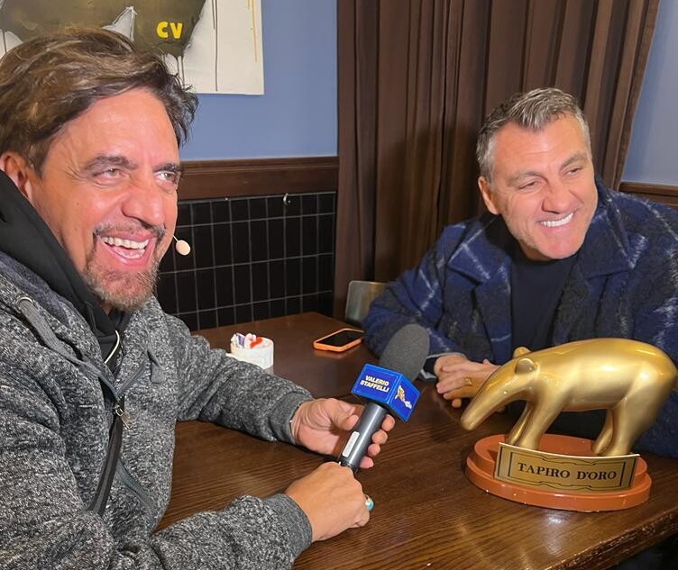 Tapiro d’Oro a Bobo Vieri: “Chi dice che la BoboTV si è sciolta per soldi è un maiale!”