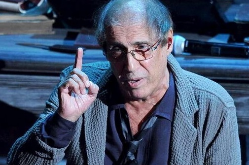 Adriano Celentano rivisita l’Ave Maria: “Prega per noi uomini assassini”