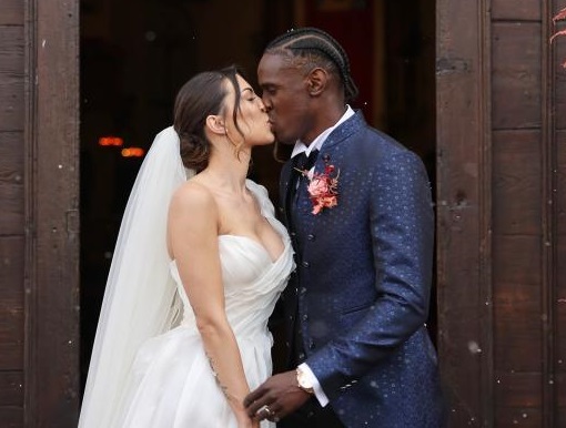 Enock Barwuah diventa papà: la moglie Giorgia è incinta