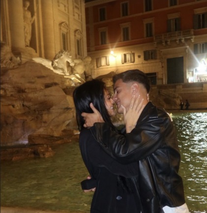 Paulo Dybala chiede la mano di Oriana Sabatini davanti alla Fontana di Trevi