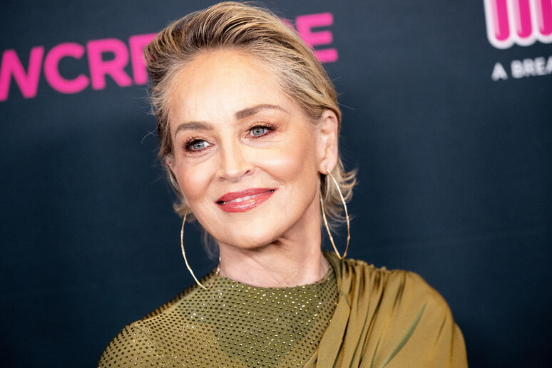 Sharon Stone molestata da un ex capo di Sony Pictures: la rivelazione shock dell’attrice