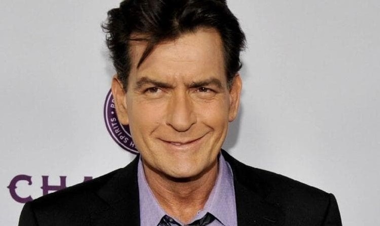 Cinema, l’attore Charlie Sheen aggredito in casa a Malibu