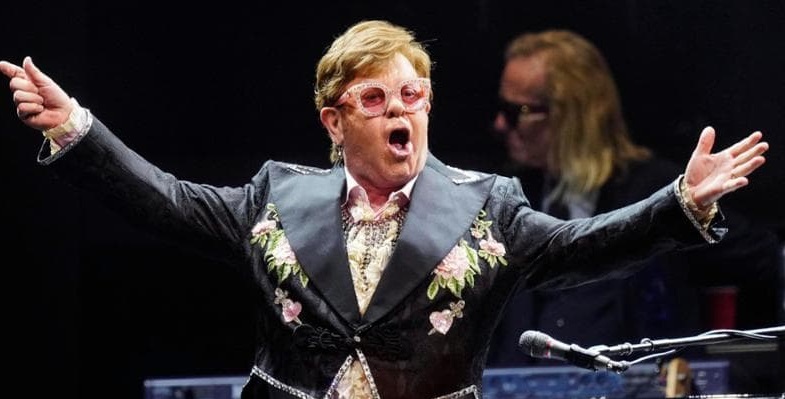 Elton John: orologi, cimeli d’arte e vestiti 900 oggetti all’asta