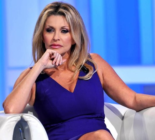 Paola Ferrari, deve affrontare un altro tumore: “tra qualche giorno mi opero”