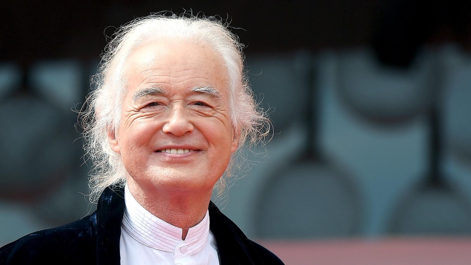 Jimmy Page, il chitarrista dei Led Zeppelin oggi compie 80 anni