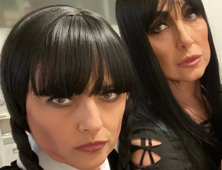 Rosita Celentano, i 59 anni li festeggia con un party a tema Famiglia Addams