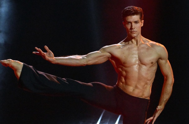 Roberto Bolle, l’étoile dei due mondi compie 49 anni