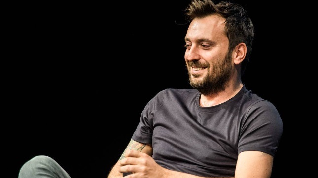 Cesare Cremonini compie 44 anni: un viaggio nel passato per celebrare la sua carriera