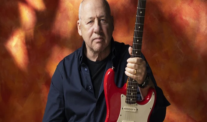 “Mark Knopfler Rilascia il Nuovo Singolo ‘Two Pairs Of Hands'”