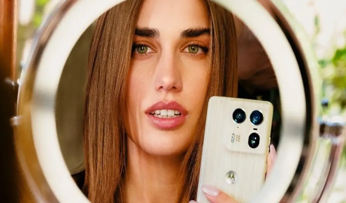Clara Soccini è il nuovo volto italiano di Motorola