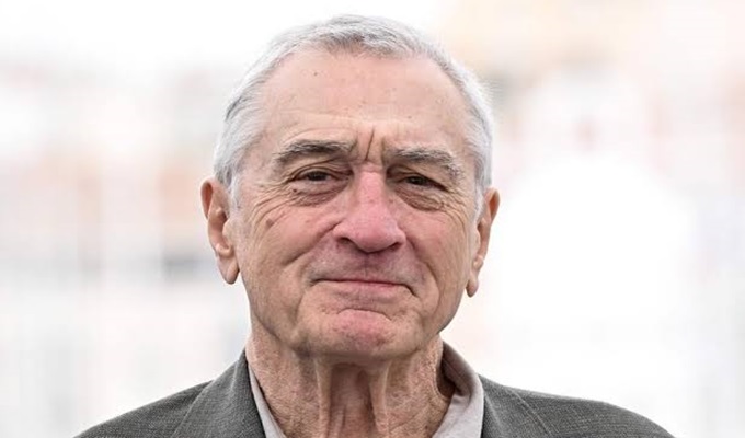 ROBERT DE NIRO SI SCHIERA PUBBLICAMENTE CONTRO DONALD TRUMP: “È UN PAGLIACCIO”