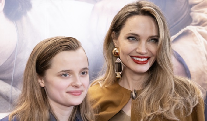 BRAD PITT, ANCHE LA FIGLIA VIVIENNE PRENDE LE DISTANZE: RIFIUTATO IL SUO COGNOME